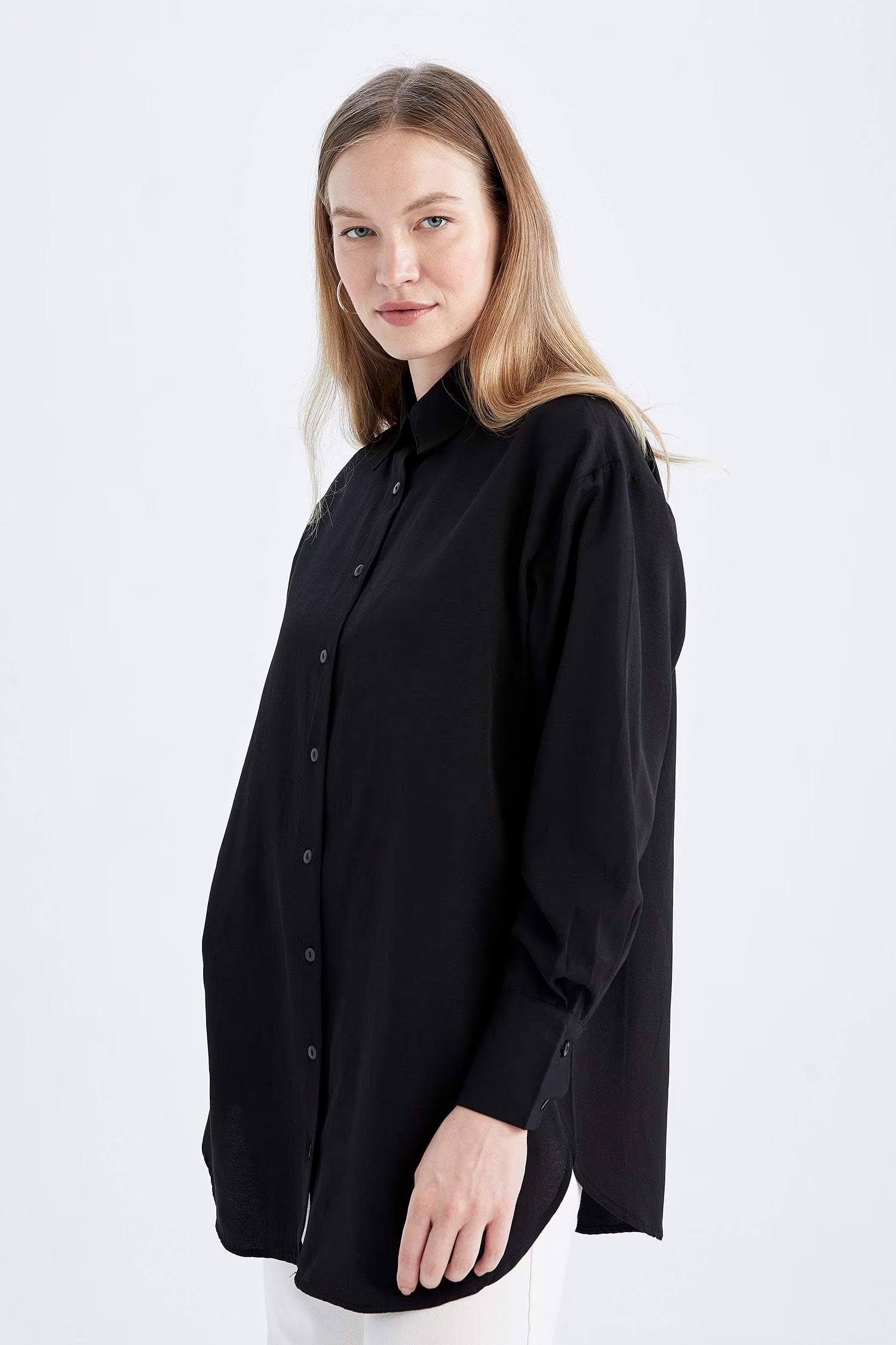 D600 Oversized Essentials Shirt – Black
