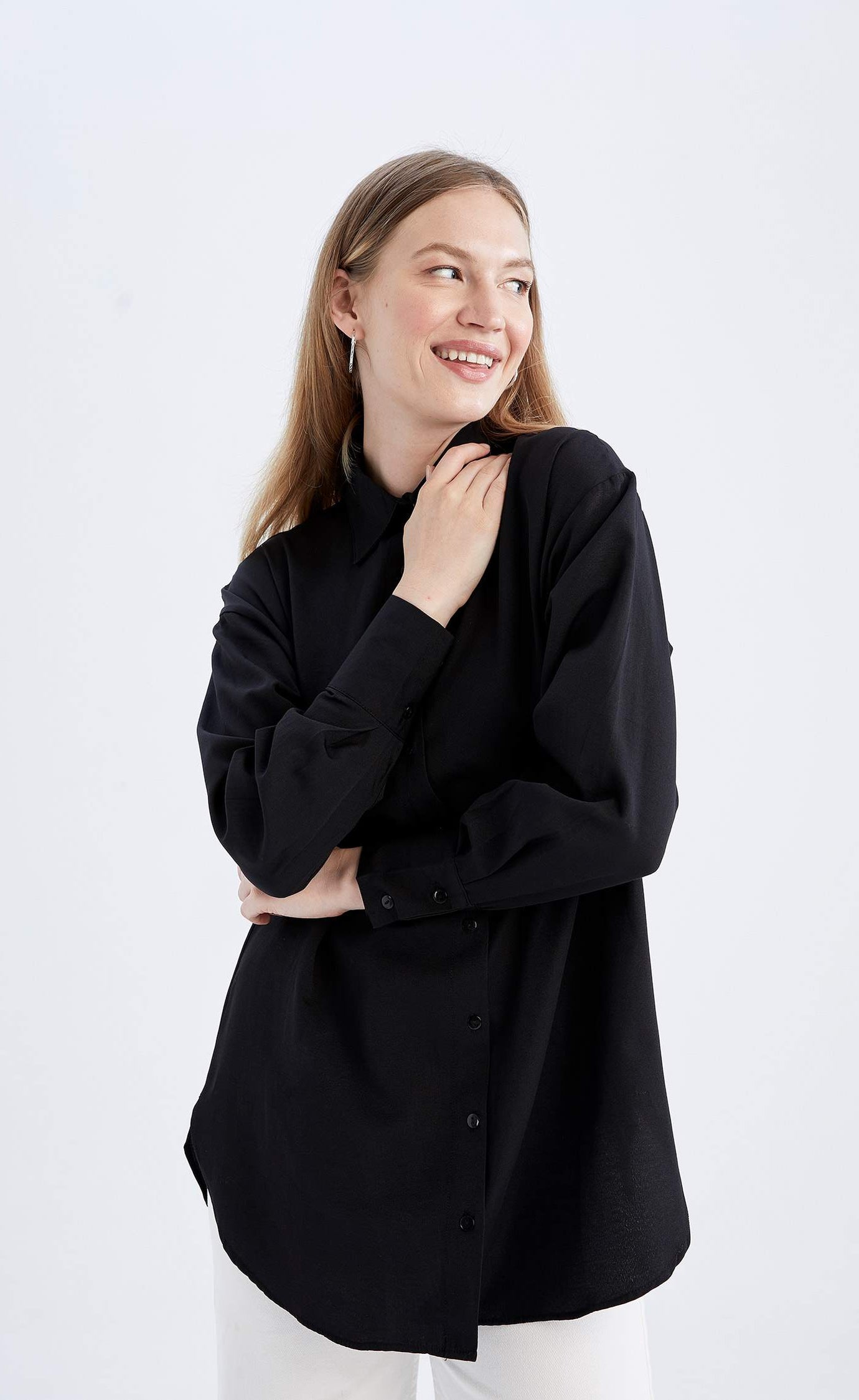 D600 Oversized Essentials Shirt – Black