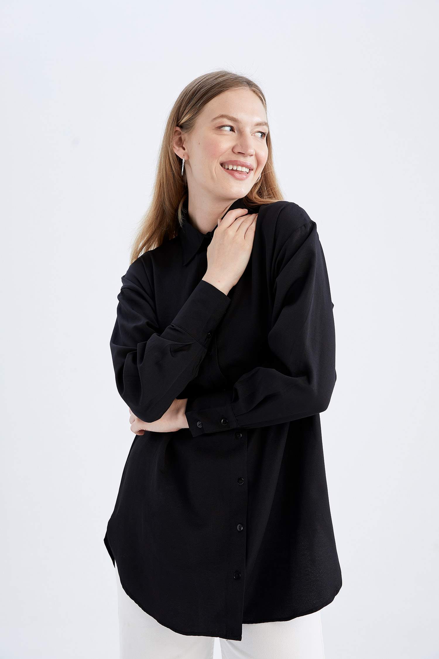 D600 Oversized Essentials Shirt – Black