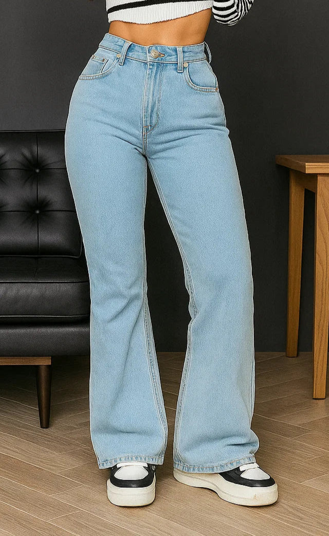 D600 High-Waist Flared Jeans - Light Blue