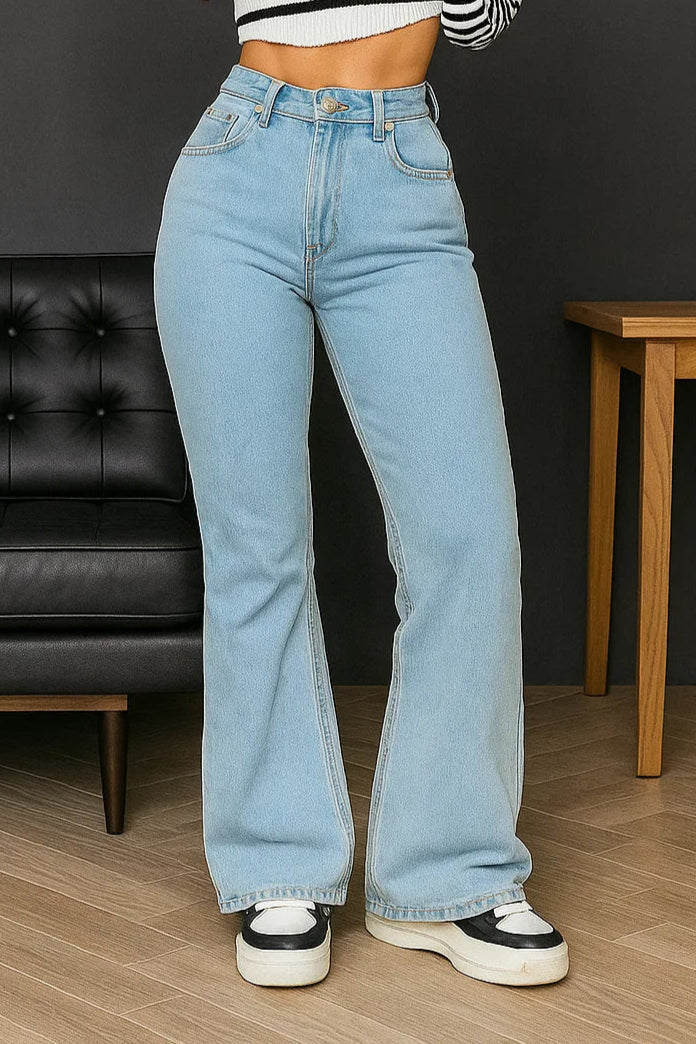 D600 High-Waist Flared Jeans - Light Blue