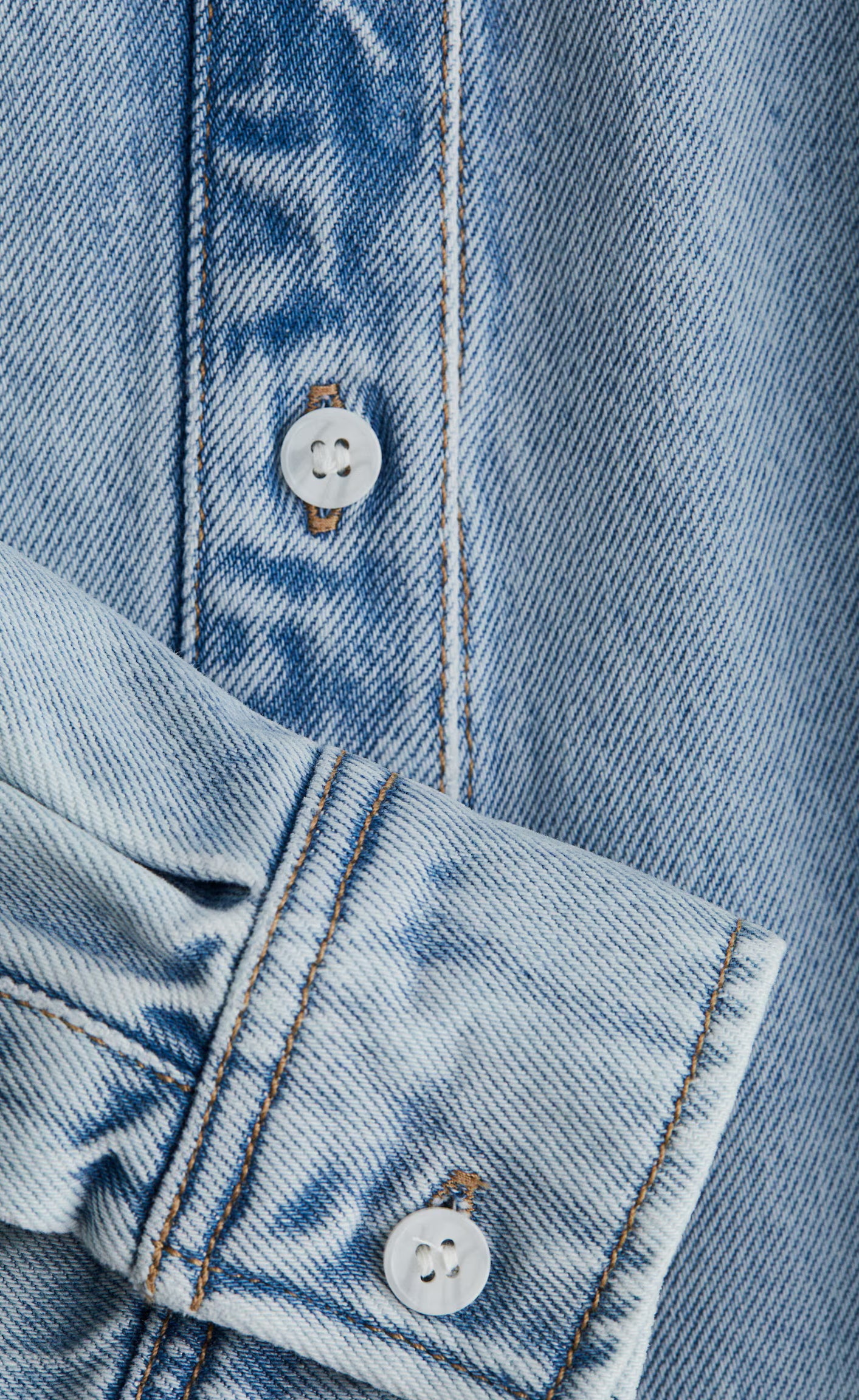 D600 Oversized Essentials Denim Shirt – Light Blue