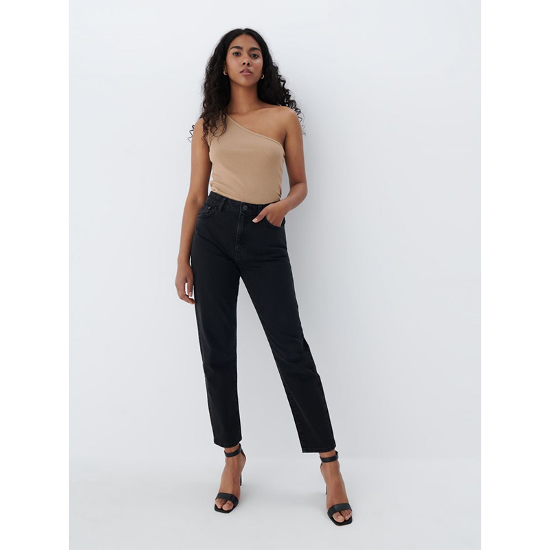 ZARA HIGH WAISTED MOM JEANS