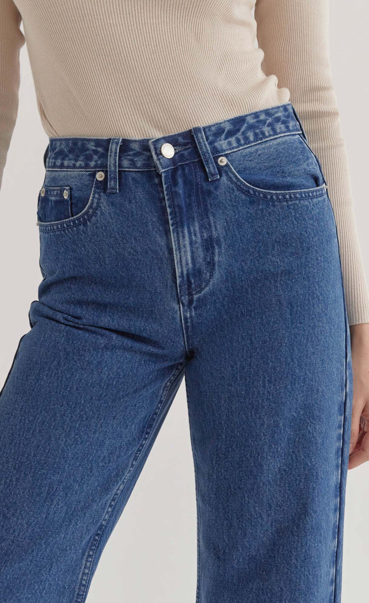Wide-leg frayed hem jeans