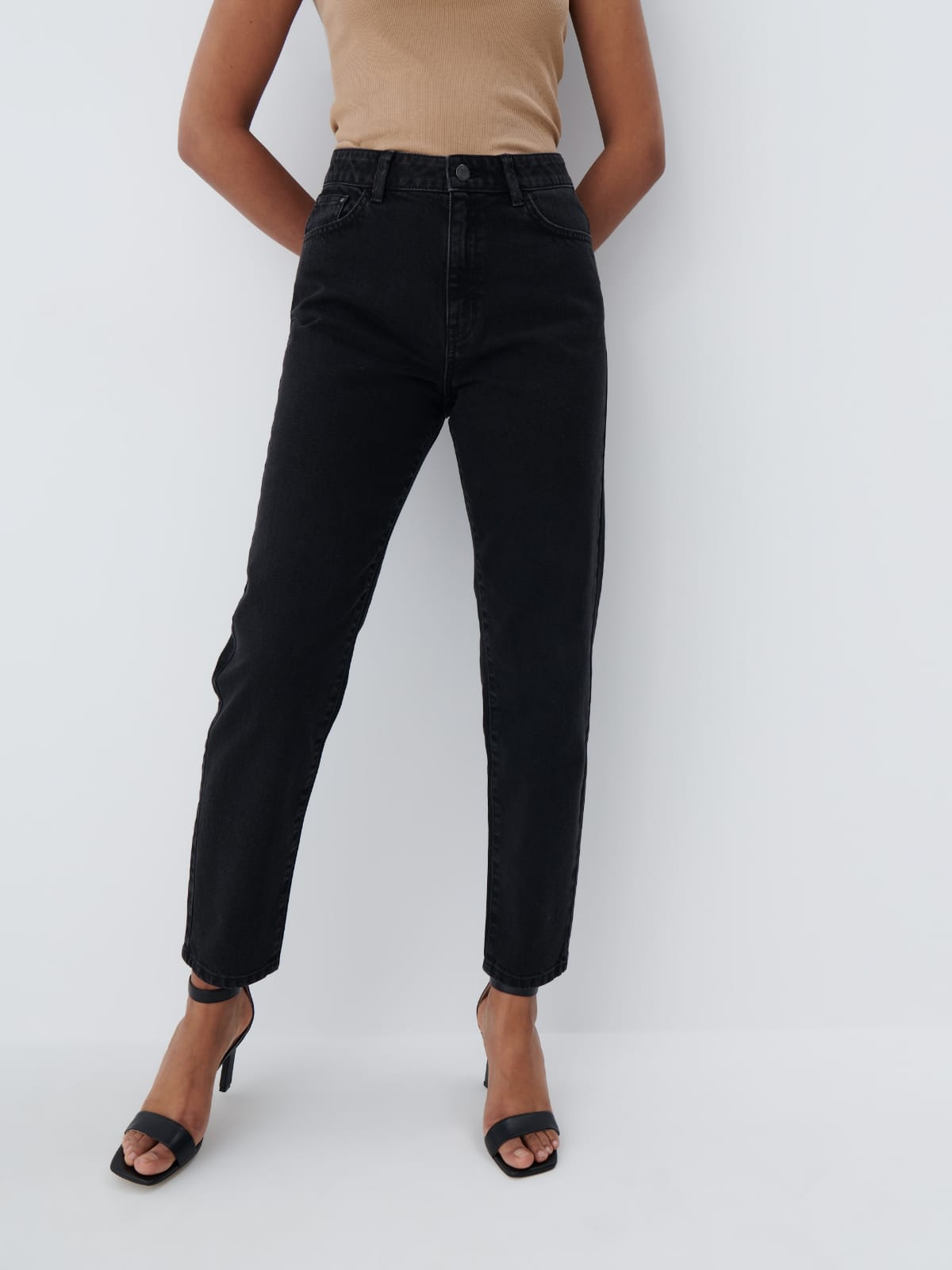 ZARA HIGH WAISTED MOM JEANS