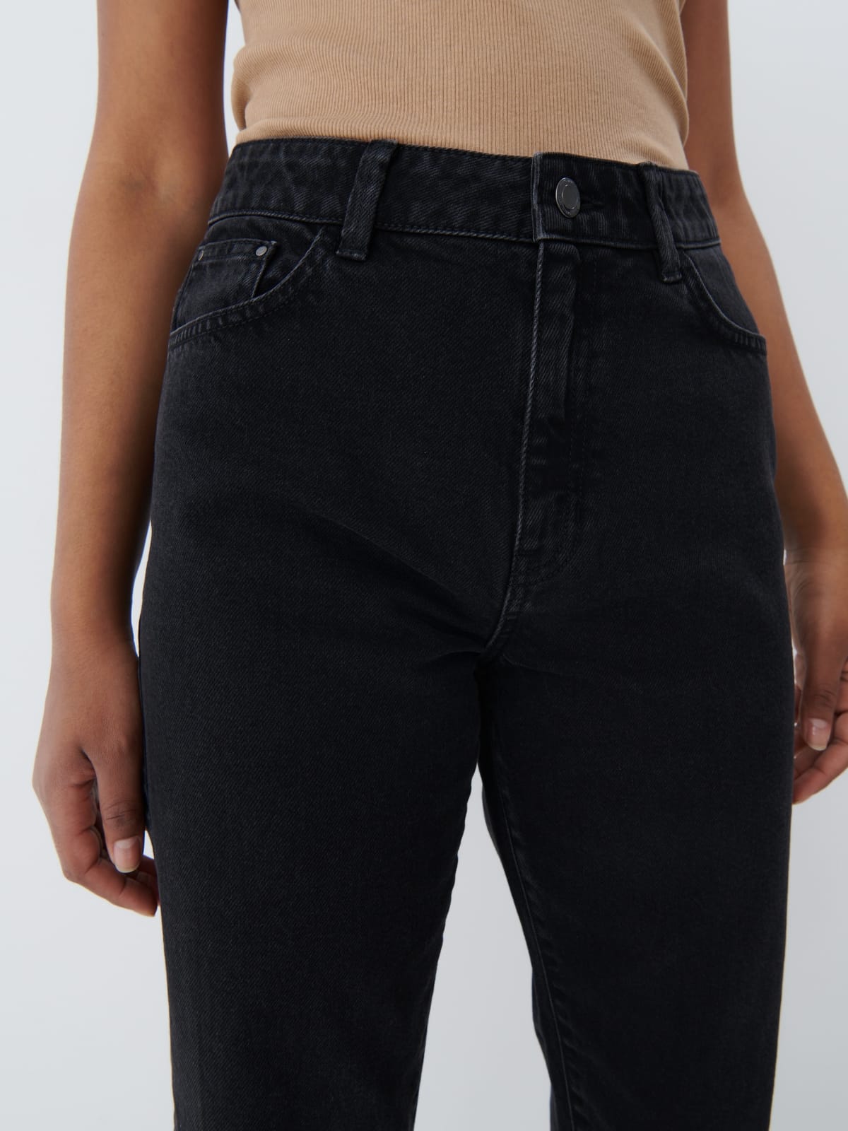 ZARA HIGH WAISTED MOM JEANS